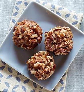 Fannie May Dixies - Delightful Combo of Caramel and Pecans - 1 1b. Gift Box - Platinum Wrapped